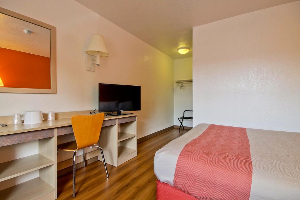 Travelodge By Wyndham Pompano Beach Room photo