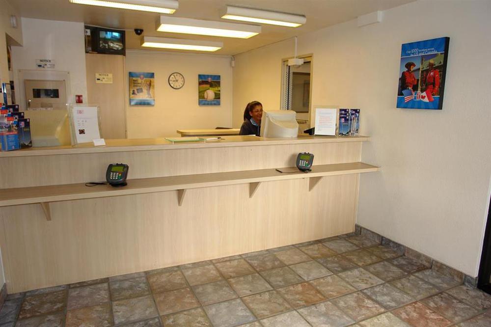 Travelodge By Wyndham Pompano Beach Interior photo