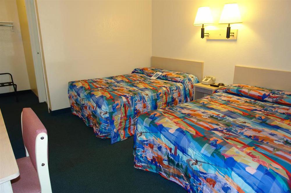 Travelodge By Wyndham Pompano Beach Room photo